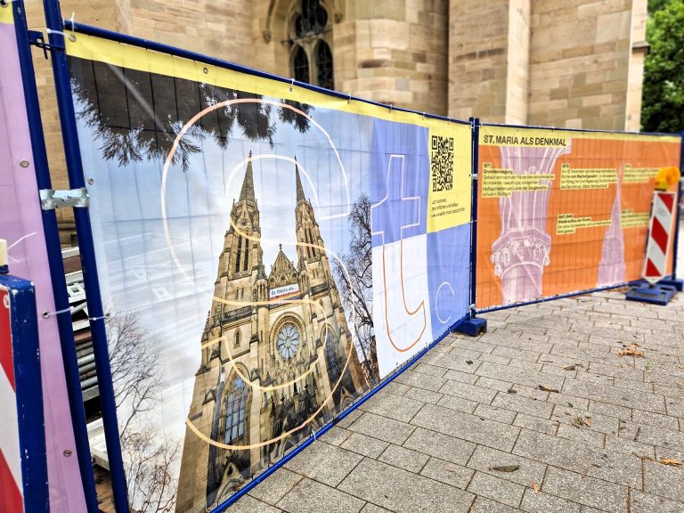 Bauzaun um die Baustelle St. Maria im Stuttgarter Süden